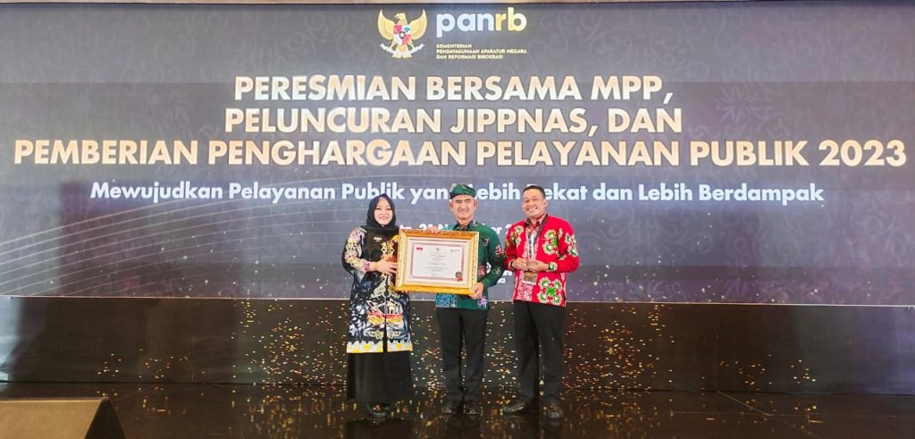 PENERIMAAN PENGHARGAAN KOMPETISI INOVASI PELAYANAN PUBLIK (KIPP)