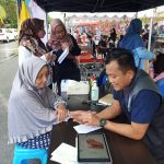 LAYANAN REHABILITASI MEDIK DALAM KEGIATAN CAR FREE DAY DI STADIUN DATU ADIL  oleh dr. Daud Suryaningrat Turupadang, M.Ked.Klin., Sp.KFR dan Tim Rehab Medik RSUKT