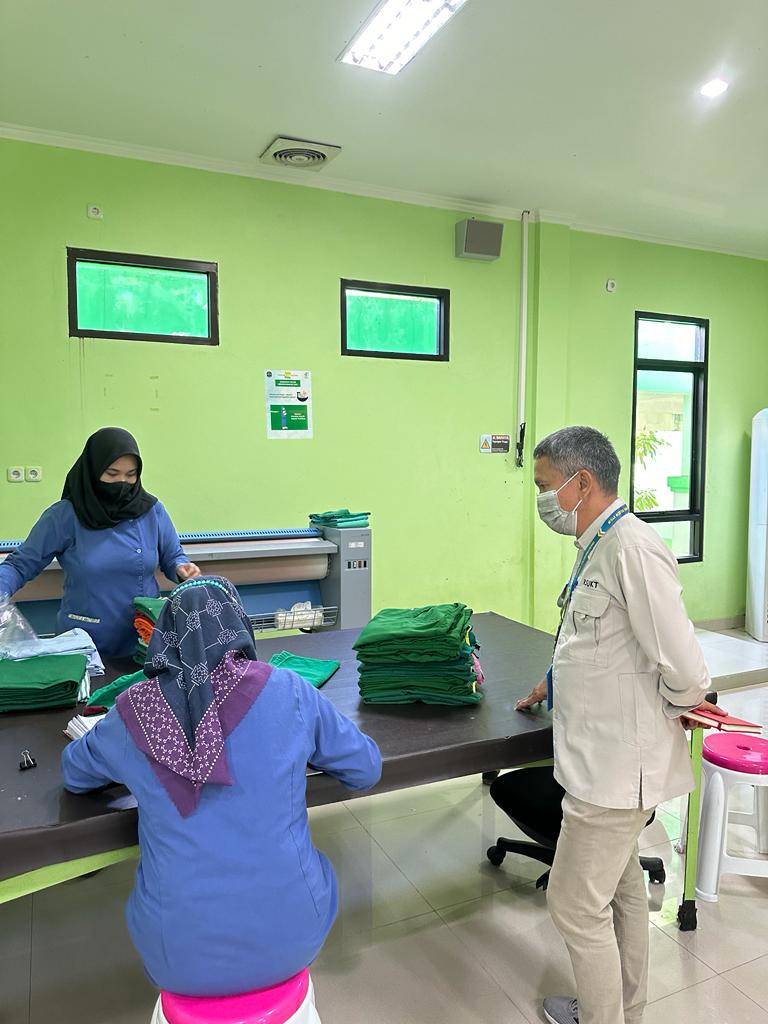 Monitoring Sarpras Laundry Terkait Pelayanan Laundry dan Quality Control Hasil Laundry